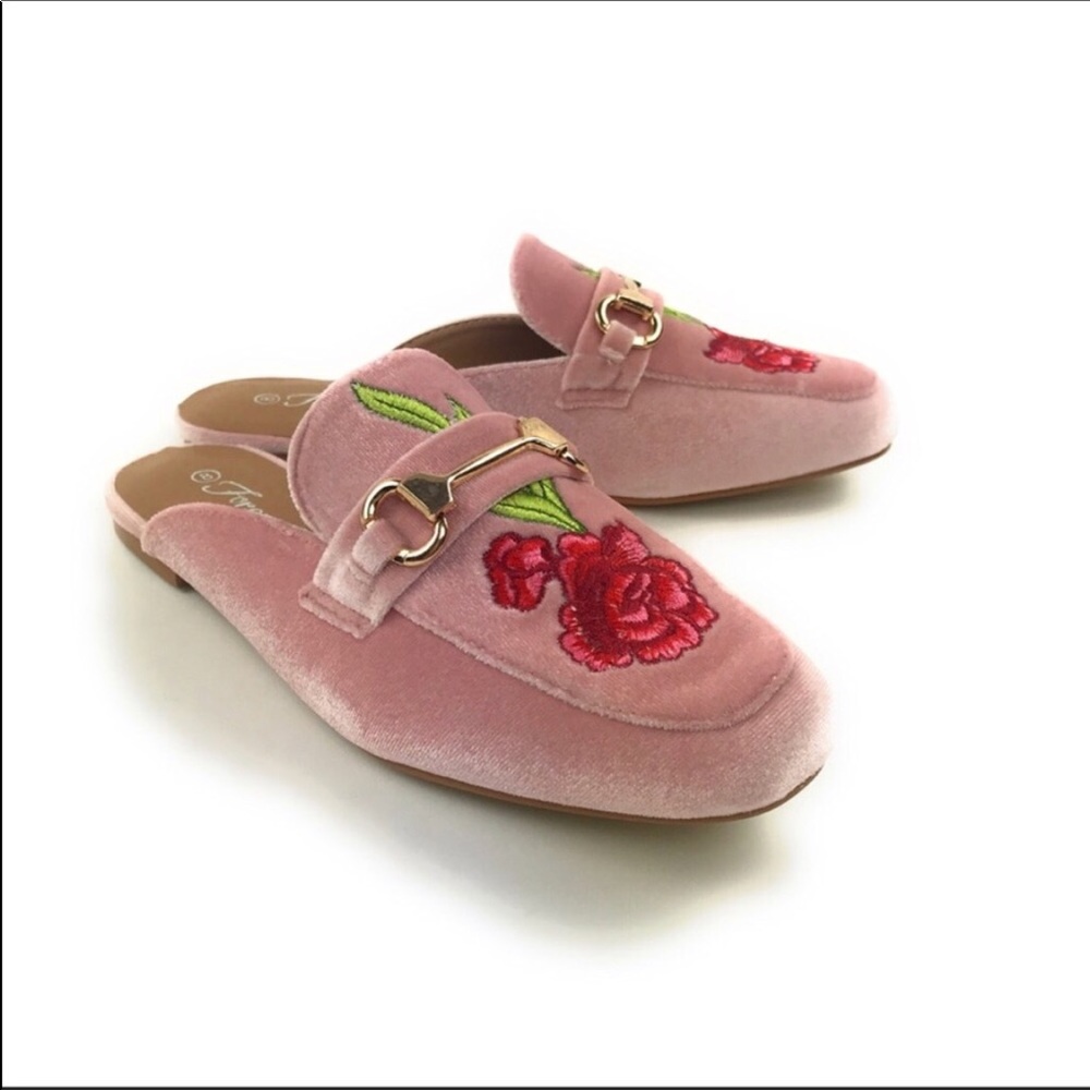 Rose 🌹 velvet mules